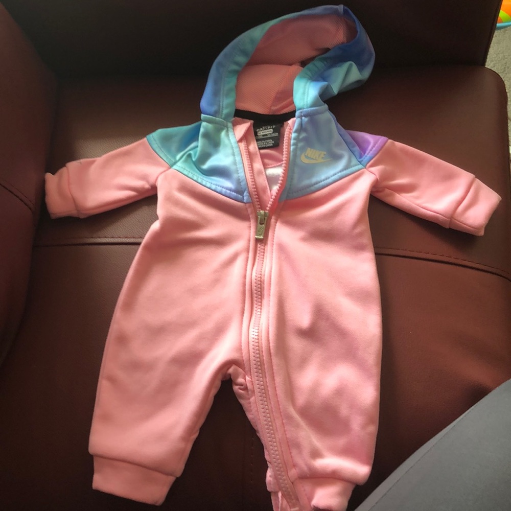 ❤️Nike newborn one piece zip up hooded onesie